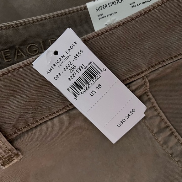 American Eagle Super Stretch Midi Khaki Shorts - Picture 4 of 4